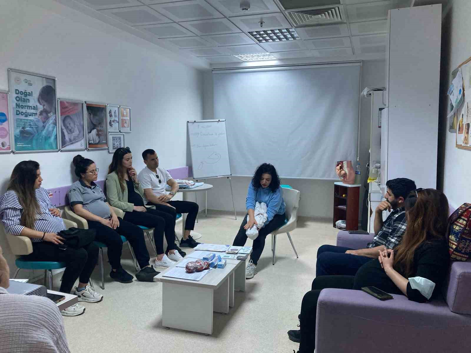 Tunceli&rsquo;de Gebe Okulunda anne ve baba adaylarına Heimlich manevrası eğitimi
