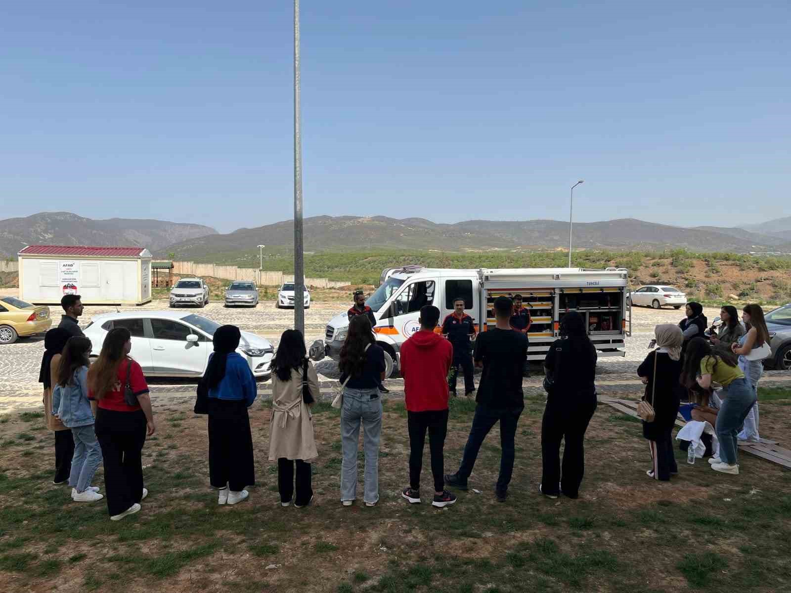 Munzur Üniversitesi öğrencileri afet farkındalığı için bir araya geldi