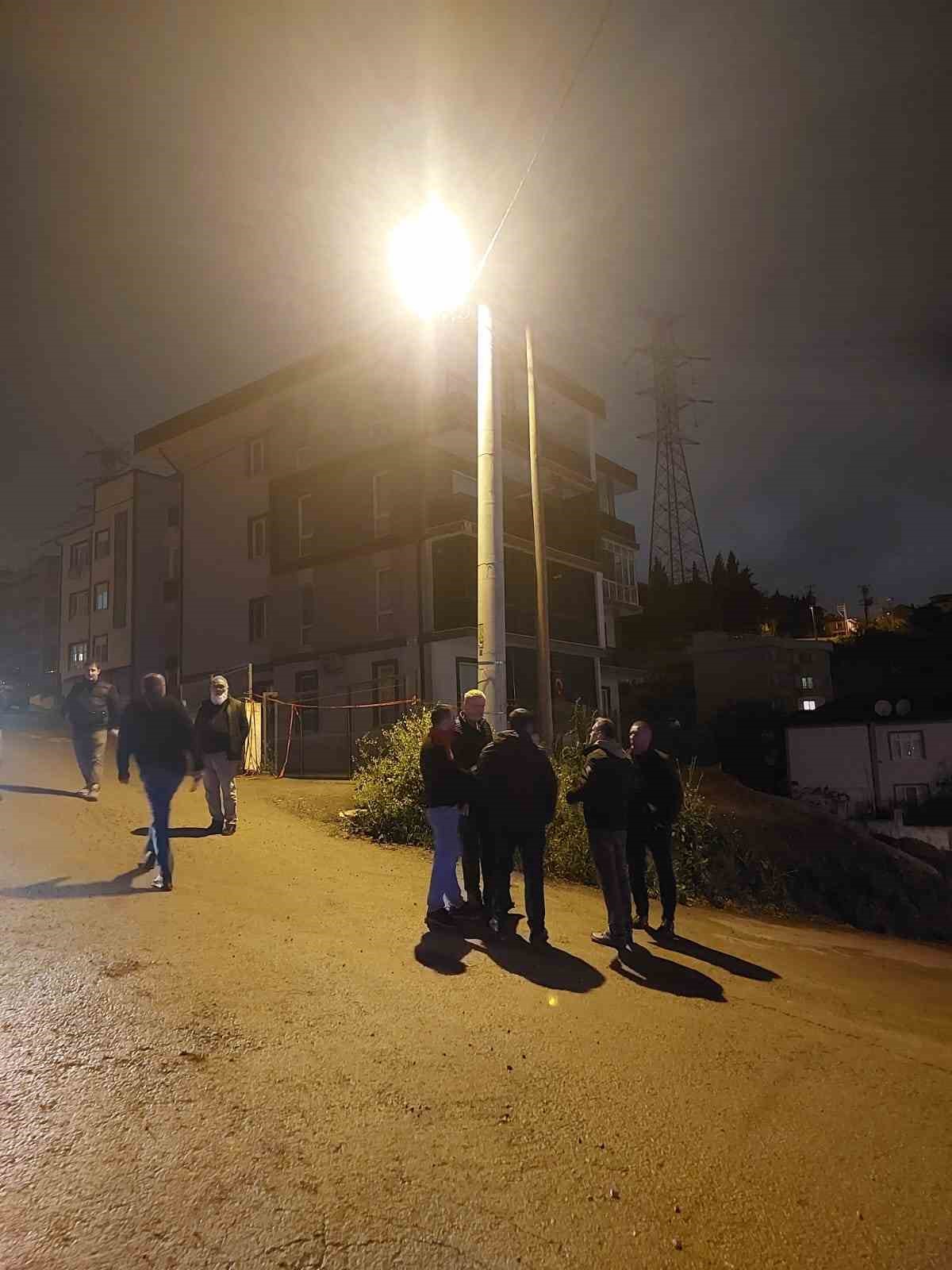 Bina çökme tehlikesiyle karşı karşıya kaldı: Aileler tahliye edildi