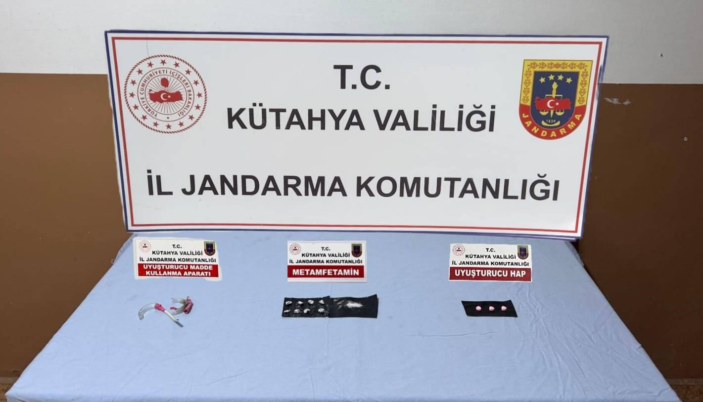 Kütahya’da jandarmadan uyuşturucu operasyonu: 3 gözaltı