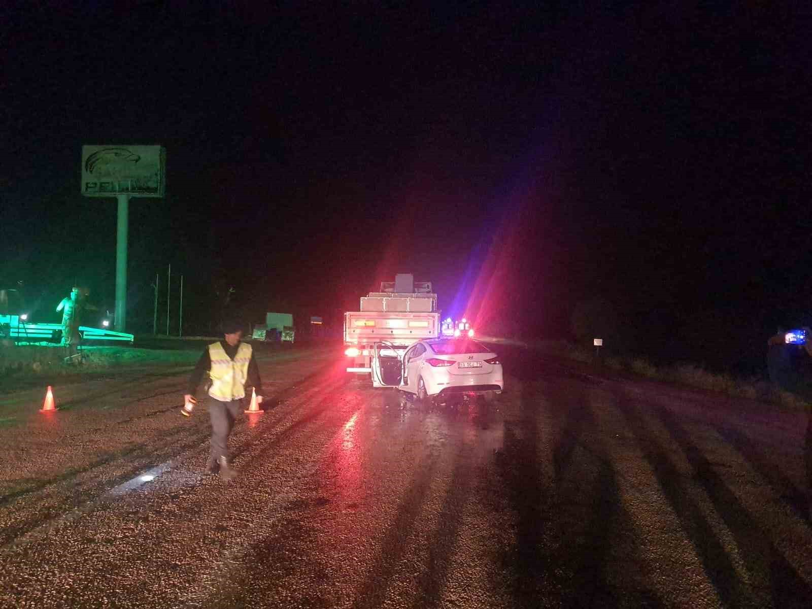 G&ouml;lbaşı&rsquo;nda otomobil ile tır &ccedil;arpıştı: 2 yaralı
