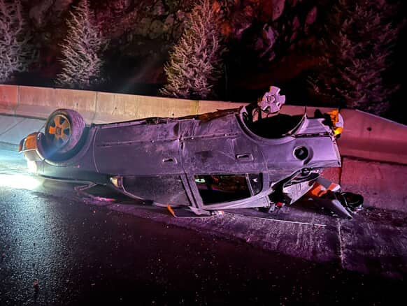 Isparta’da kontrolden çıkan araç takla attı: 3 yaralı