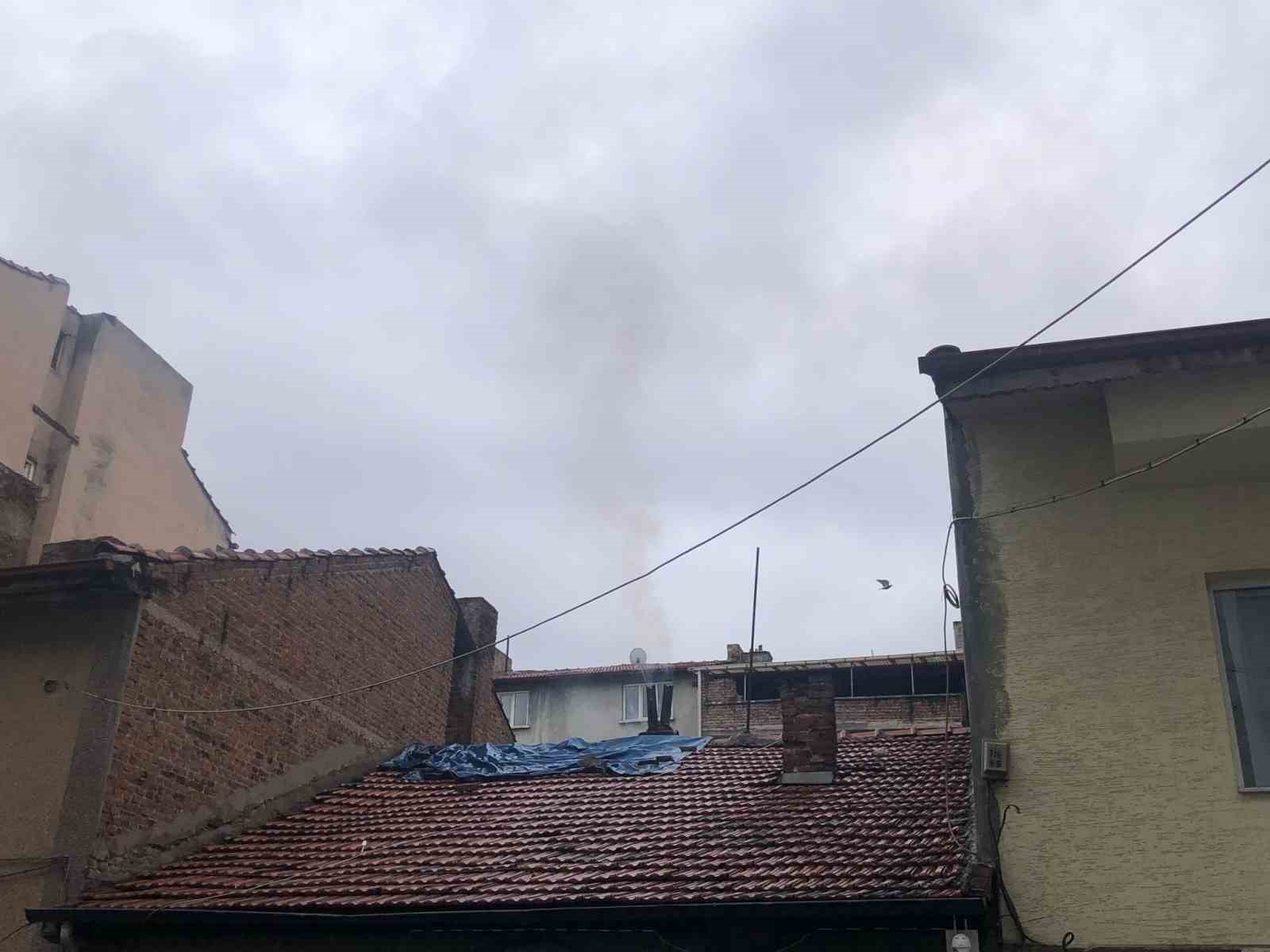 Bacadan çıkan duman mahalleyi sardı