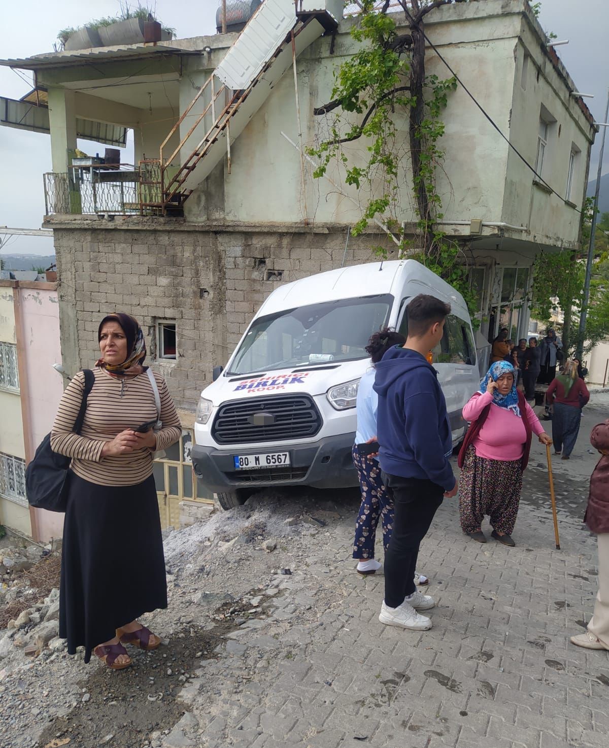 Osmaniye’de 9’u öğrenci 11 kişinin yaralandığı kaza güvenlik kamerasında