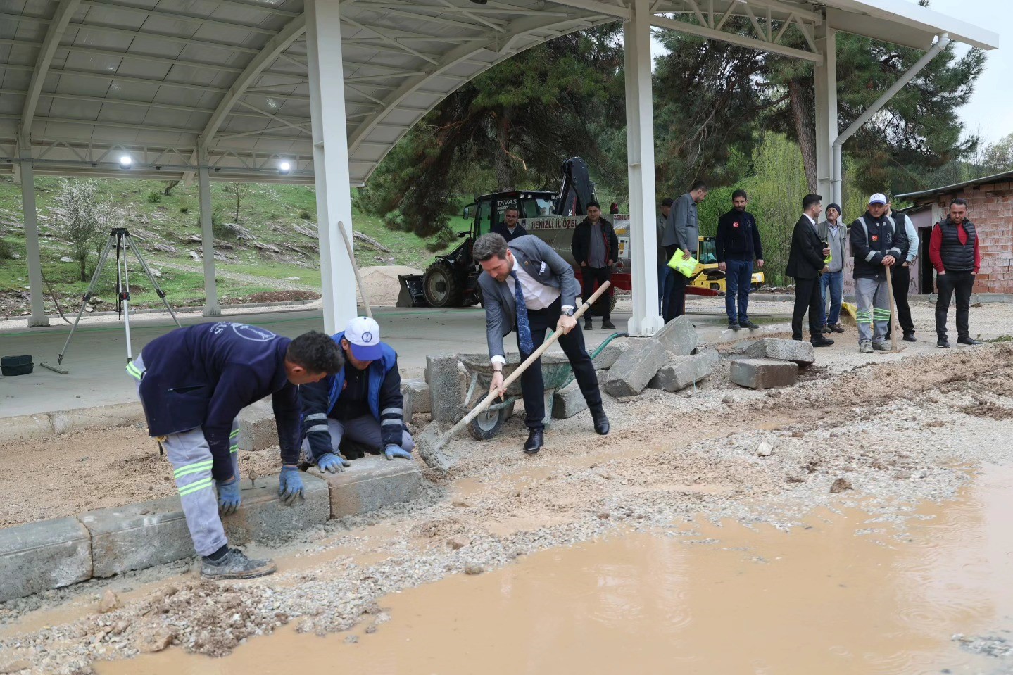 Tavas Belediyesi sezon öncesi sosyal tesislerin bakımlarını yapıyor
