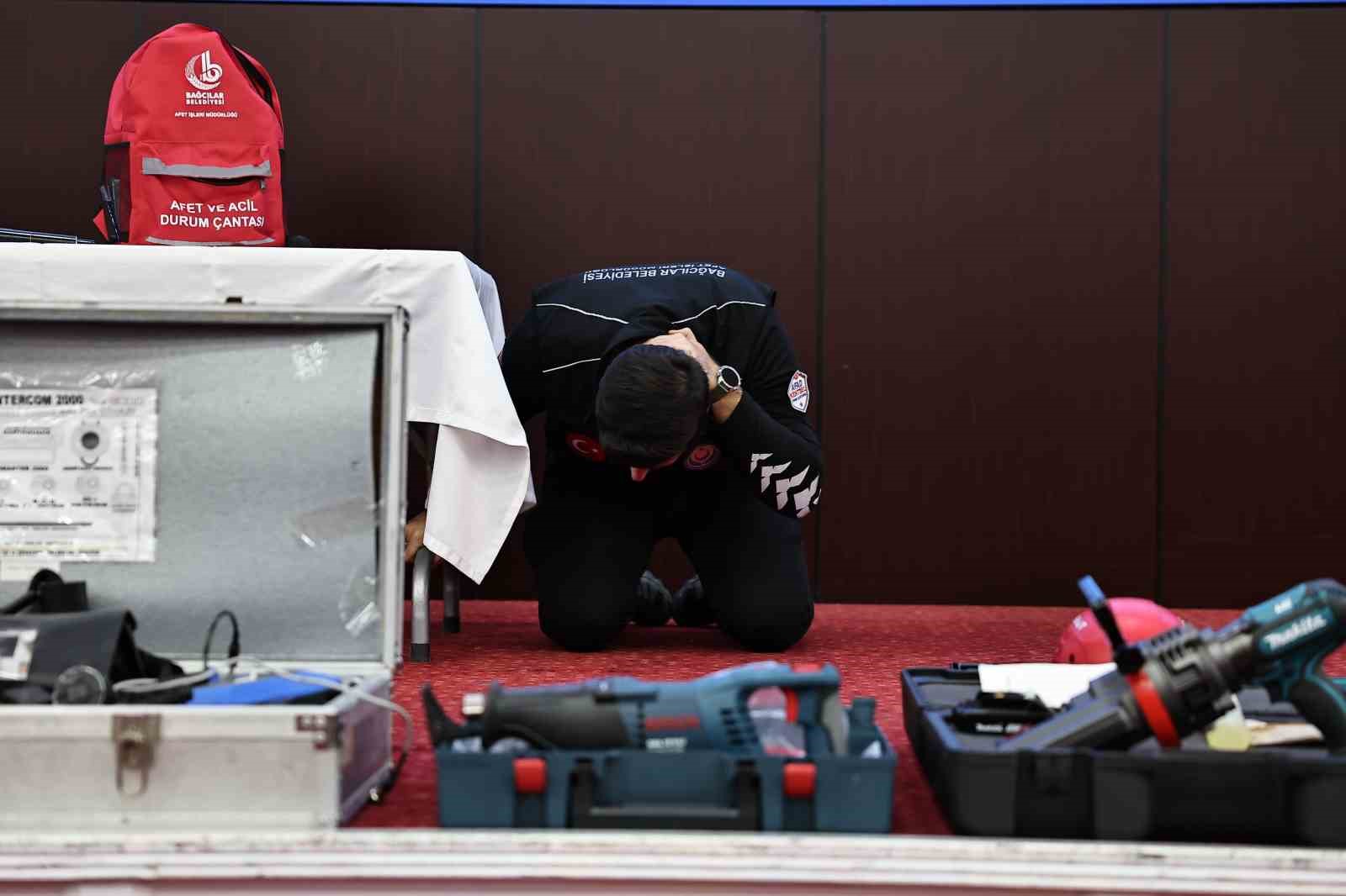 Uzmandan uyarı: "Deprem gelmeden evinizde tatbikat yapın"
