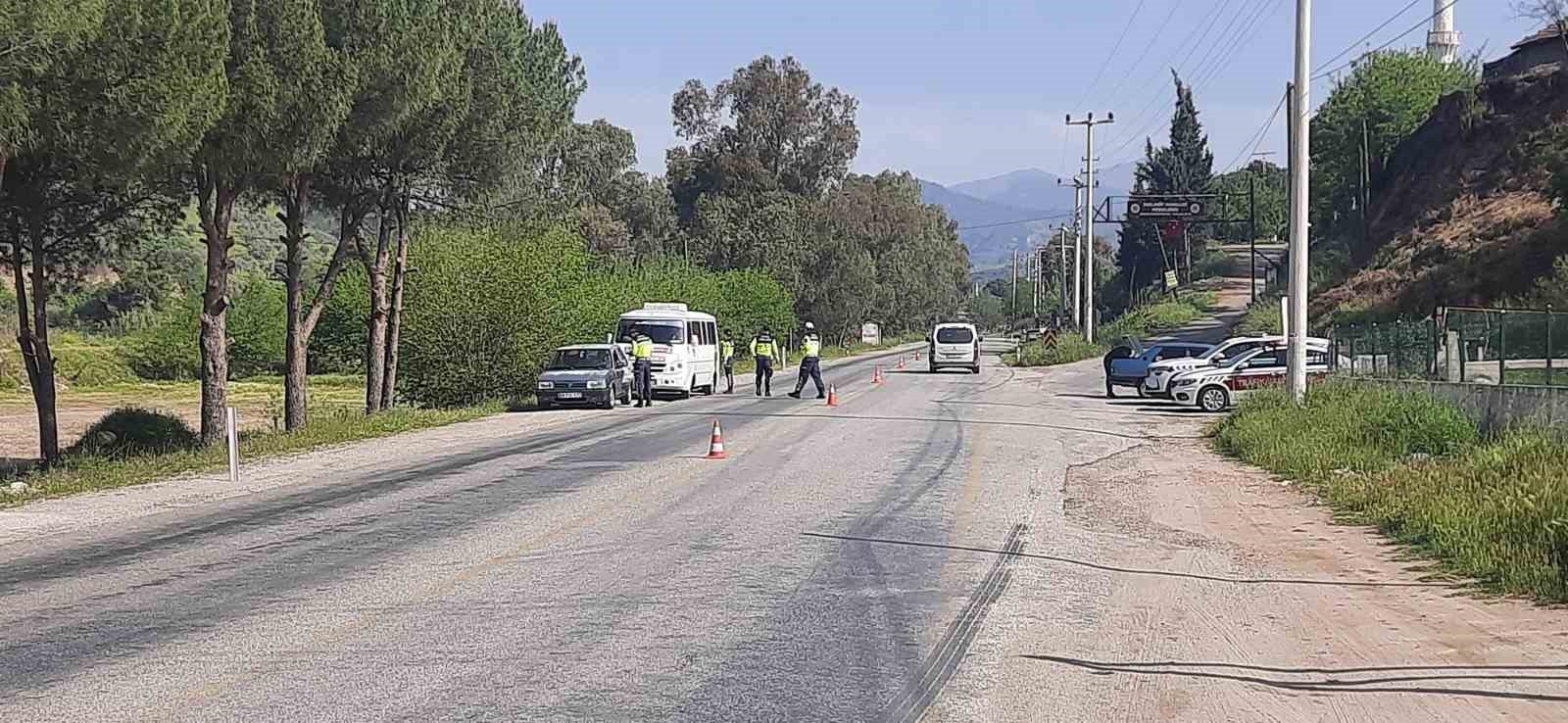 Köşk’te jandarma trafikten denetim