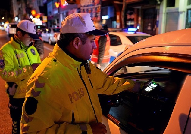 Isparta’da asayiş ve trafik uygulaması: 3 sürücüye ceza kesildi