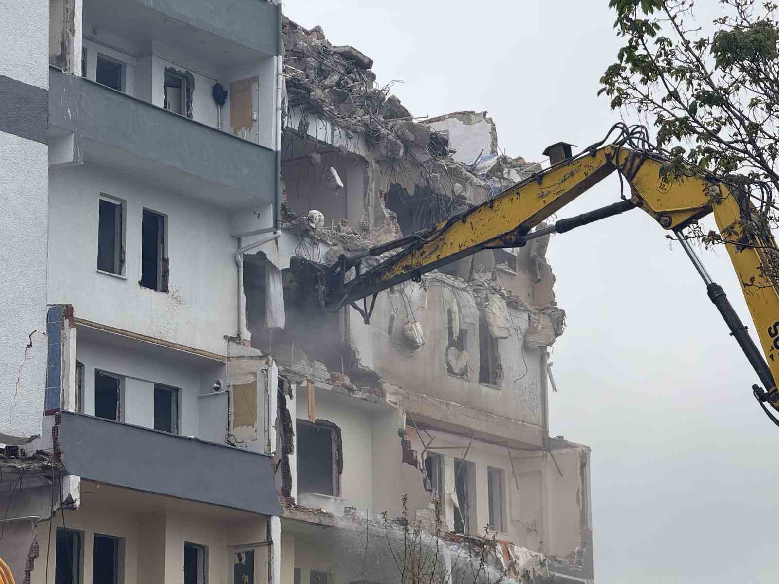 Depremi en çok hisseden ilçelerden Büyükçekmece’de 33 yıllık binada kentsel dönüşüm