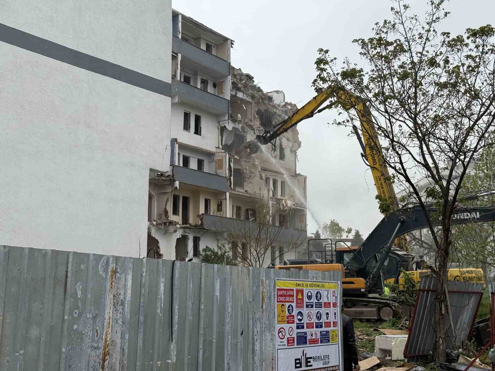 Depremi en çok hisseden ilçelerden Büyükçekmece’de 33 yıllık binada kentsel dönüşüm