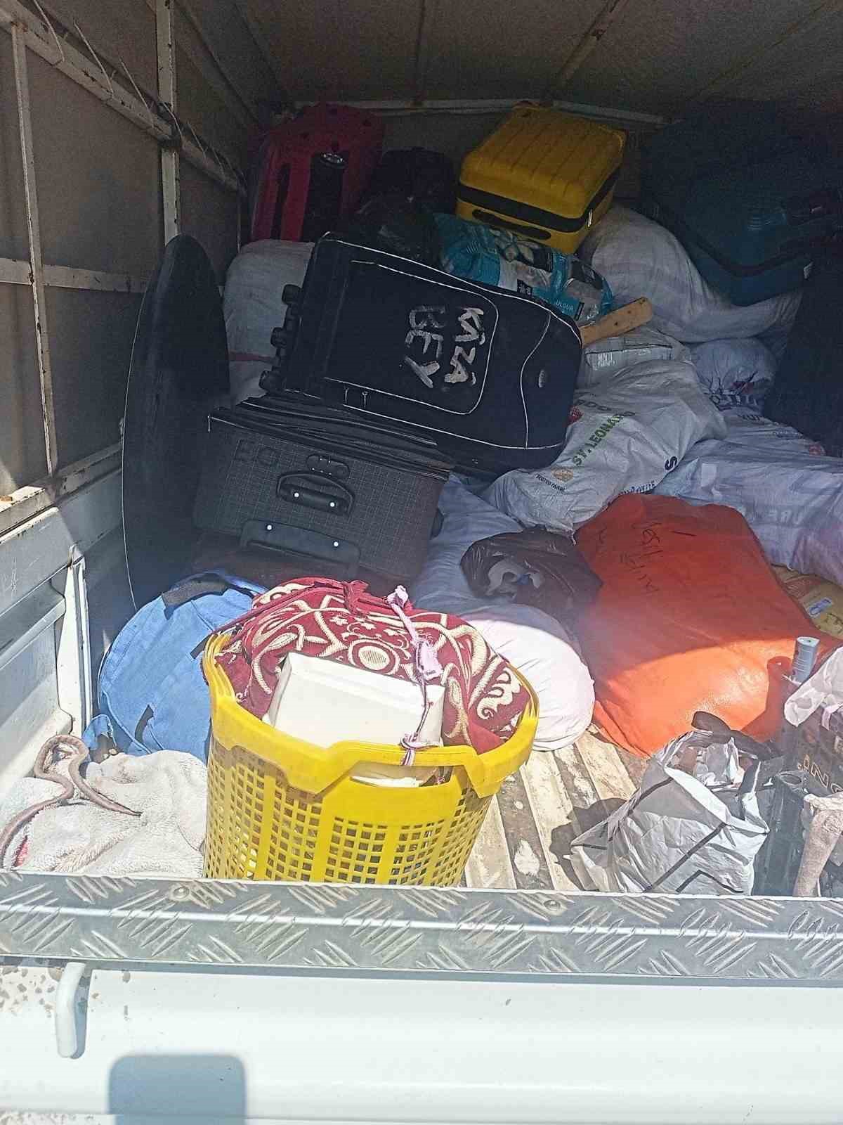 Manisa&rsquo;da kamyonet kasasında 16 iş&ccedil;i taşıyan s&uuml;r&uuml;c&uuml;ye ceza
