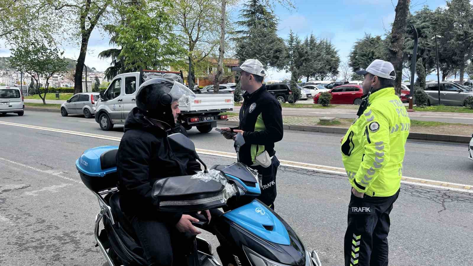 Ordu’da motosiklet sürücülerine sıkı denetim: 4 saatlik denetimde 70 bin 269 lira ceza yazıldı
