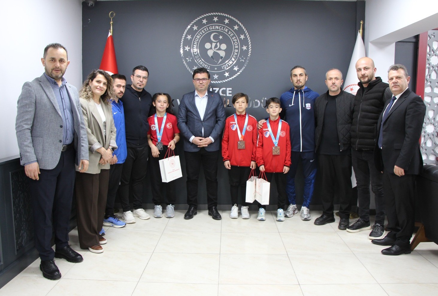 Başarılı sporcular ödüllendirildi