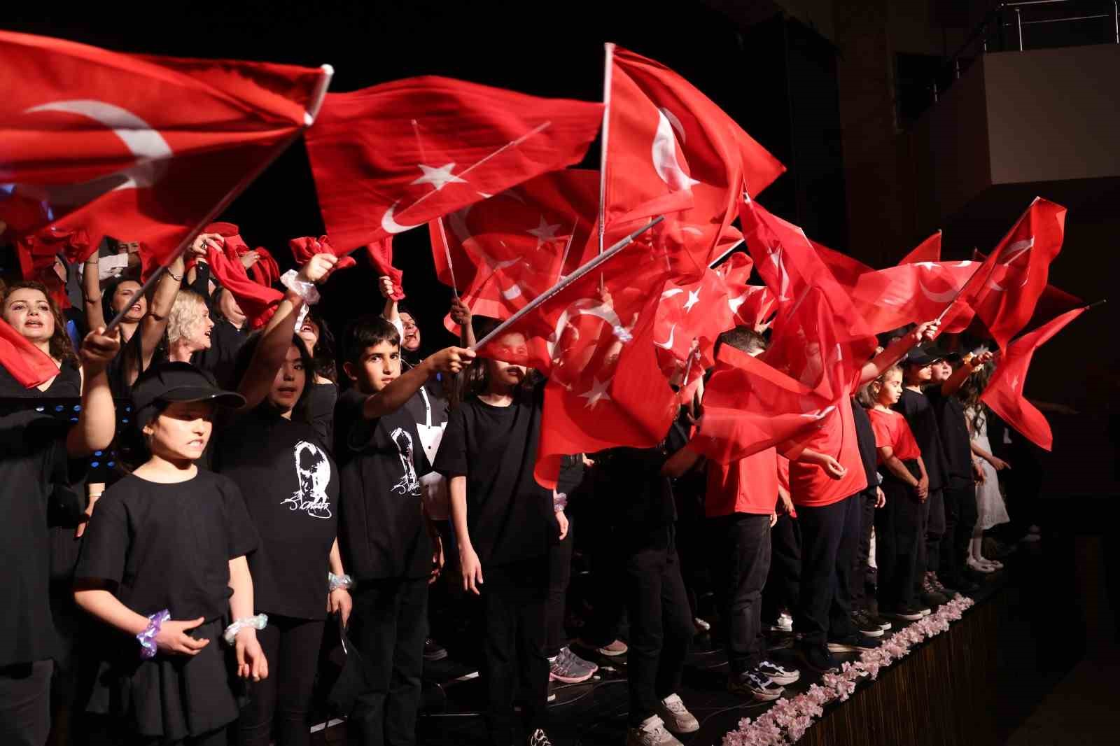 Odunpazarı Belediyesi İngilizce At&ouml;lyesi kursiyerleri "İngilizce Gecesi" d&uuml;zenledi
