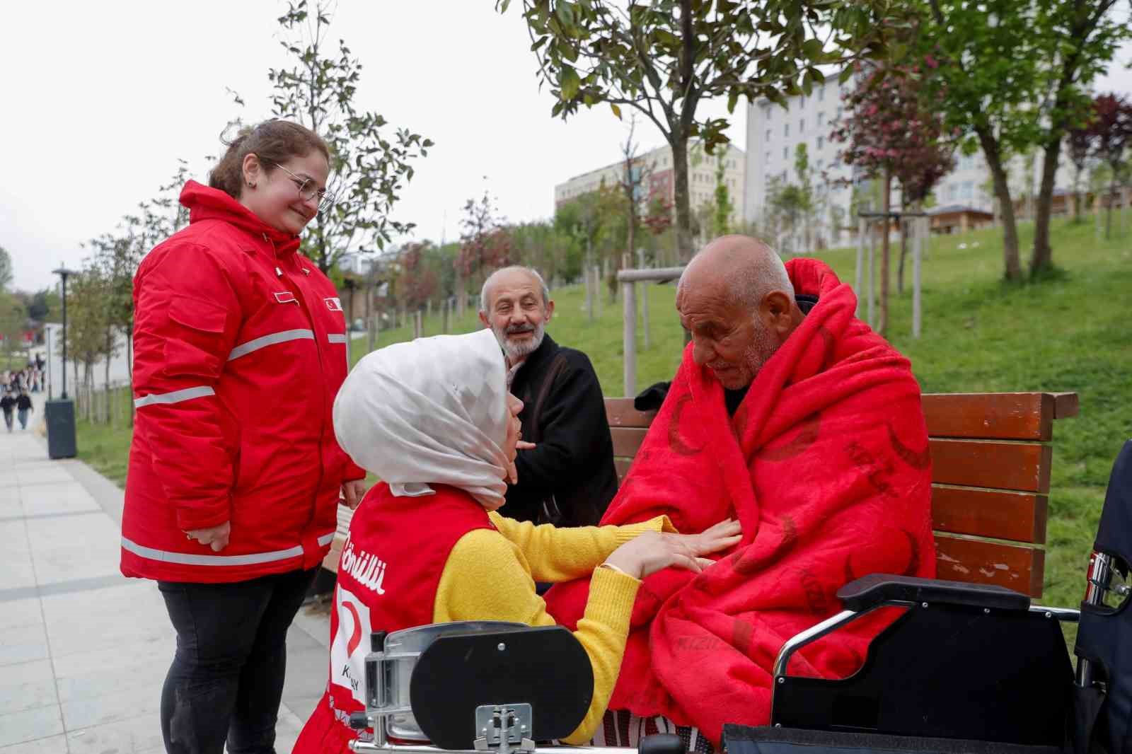 İstanbul’da Kızılay, geceyi sokakta geçirecekler için beslenme desteğini sürdürecek