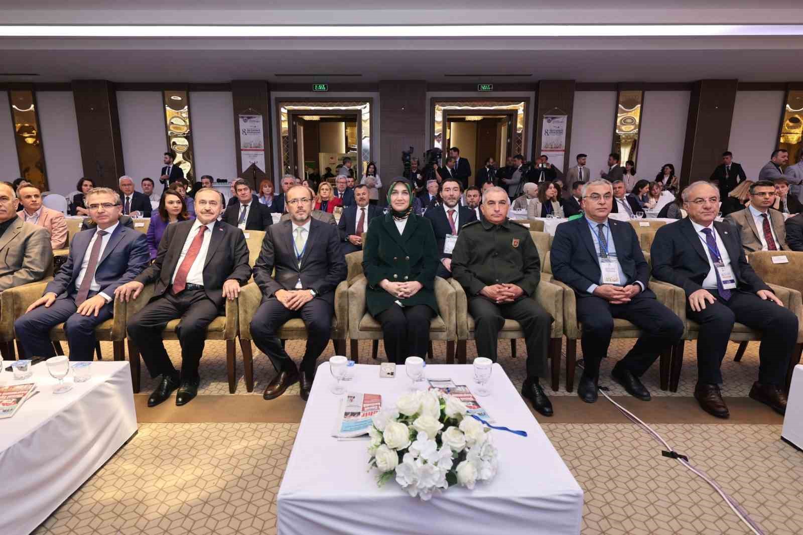 Afyonkarahisar’da 8. Tıbbi ve Aromatik Bitkiler Çalıştayı devam ediyor