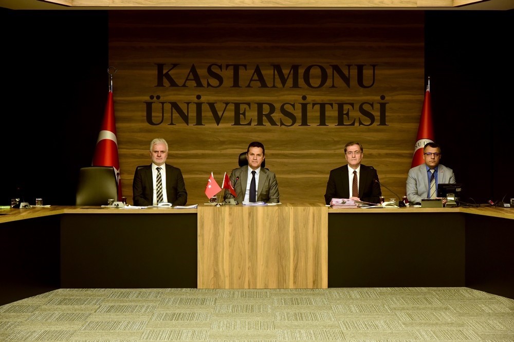 Kastamonu Üniversitesi senato toplantısında öğrenci projeleri ve mezun analizi ele alındı