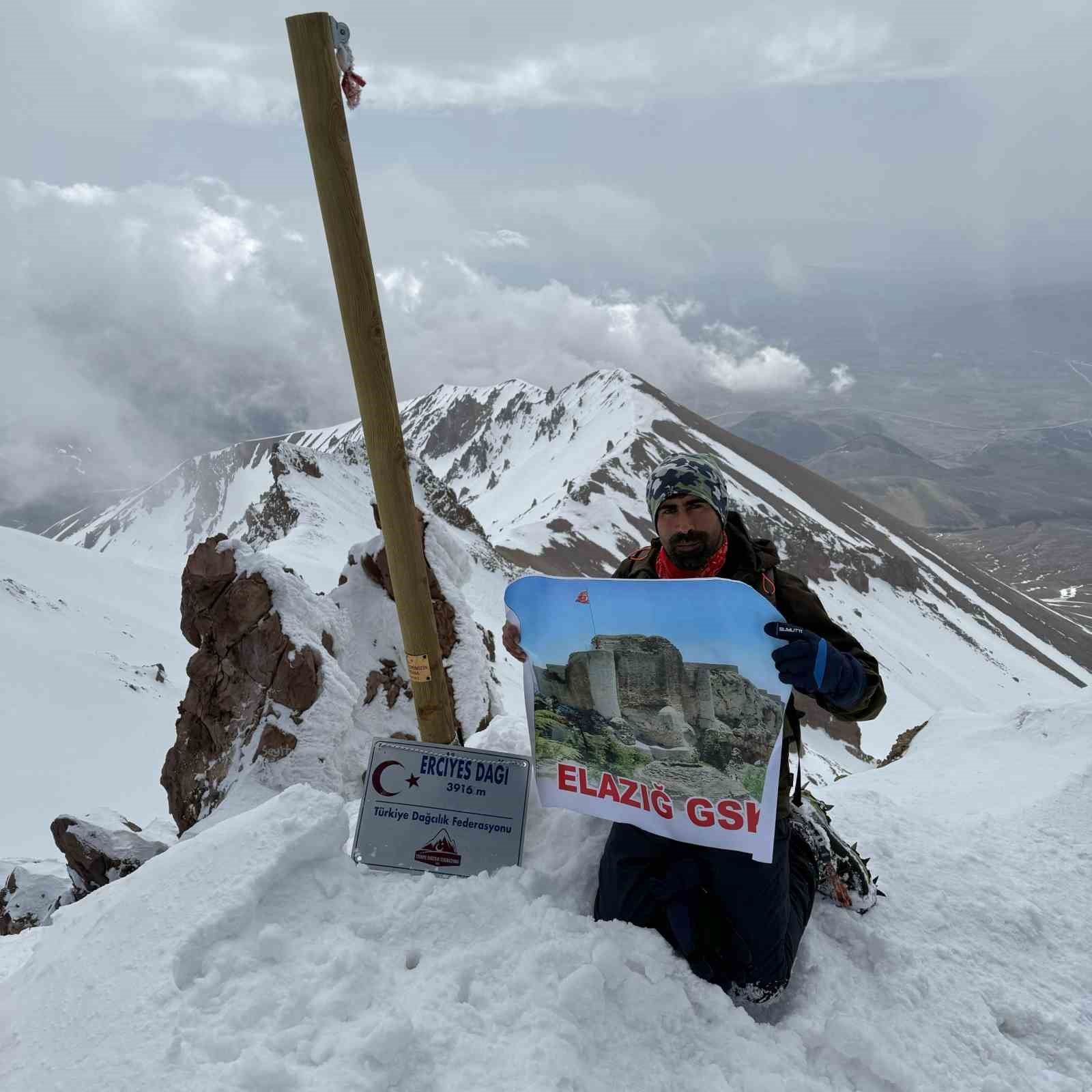 Elazığlı dağcı, karla kaplı Erciyes Dağı’nın zirvesine 13 saatte tırmandı
