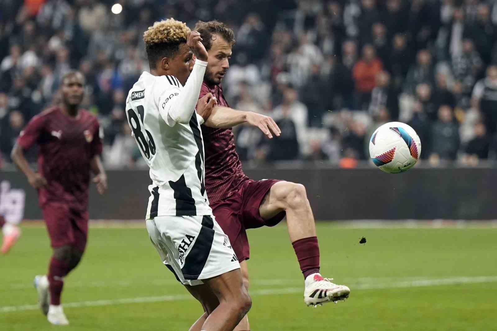 Trendyol Süper Lig: Beşiktaş: 1 - Atakaş Hatayspor: 1 (İlk yarı)
