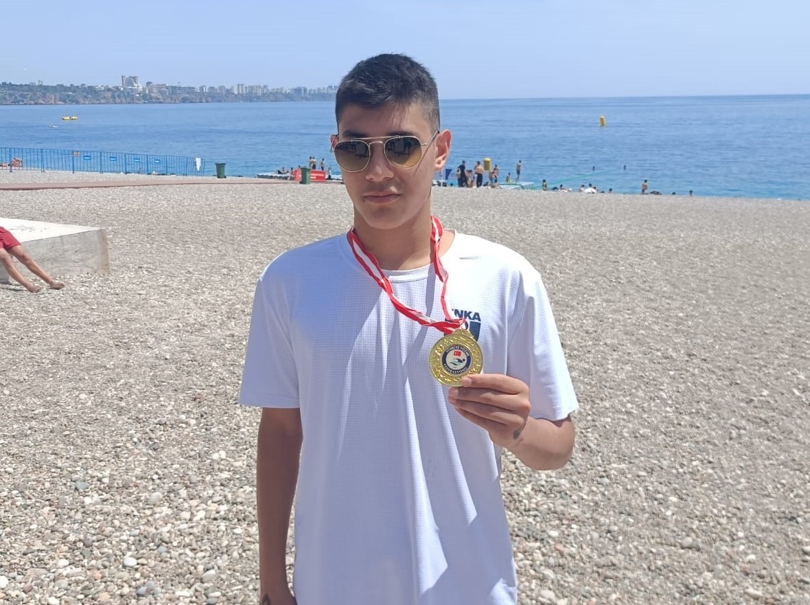 Denizlili yüzücü Türkiye şampiyonu oldu