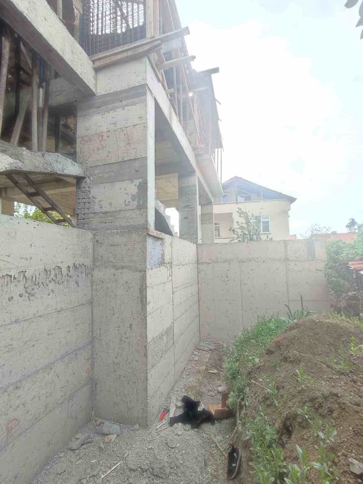 İnşaattan düşen işçi yaralandı