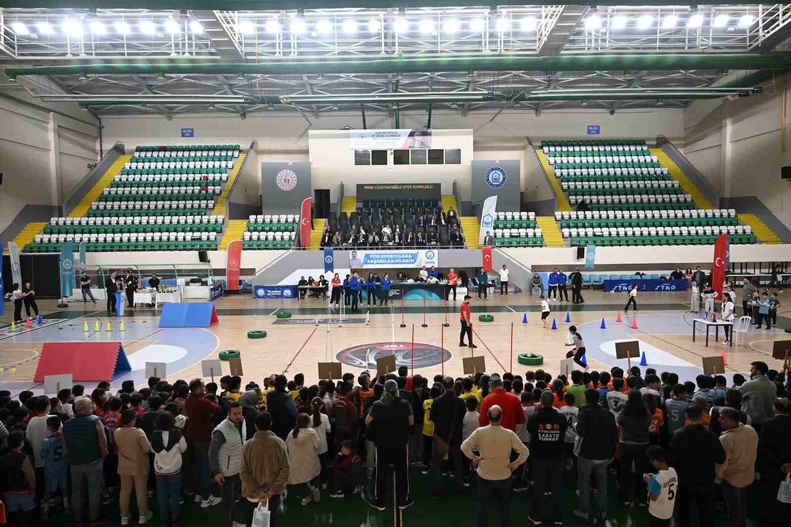 Okul Sporları İlçe Şenliklerinde görkemli final