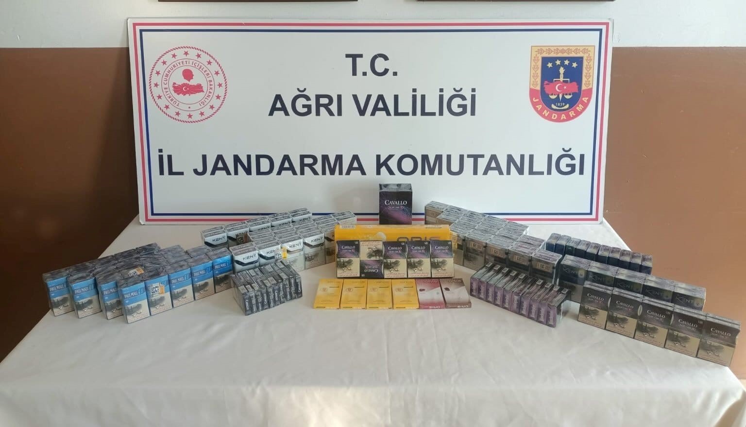 Ağrı’da kaçak sigara operasyonu: 4 gözaltı