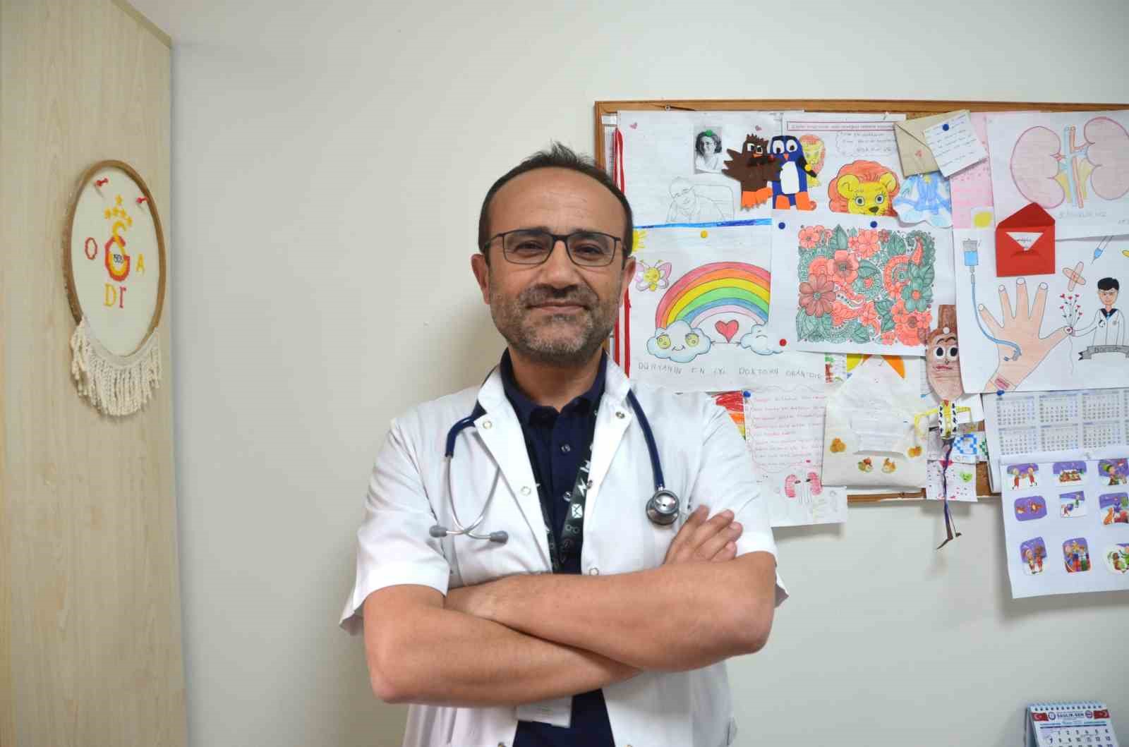 Böbrek nakli olan çocuklar hekimleriyle bir araya geldi
