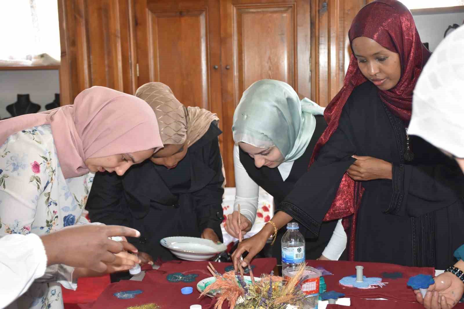 Yabancı &ouml;ğrencilerle renkli workshop etkinliği
