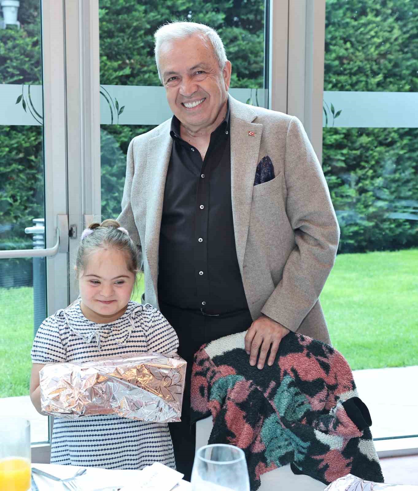 Başkan Şadi &Ouml;zdemir: Sorunların farkında olursak &ccedil;&ouml;zebiliriz
