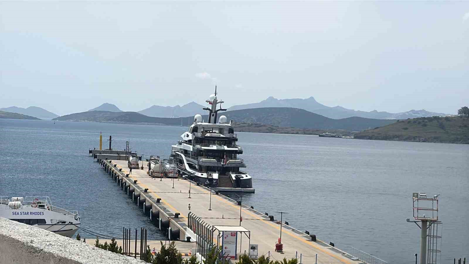 Y&uuml;zen saray Bodrum&rsquo;da: 1 haftalık kira 1.1 milyon euro, yakıt bedeli 5 milyon TL
