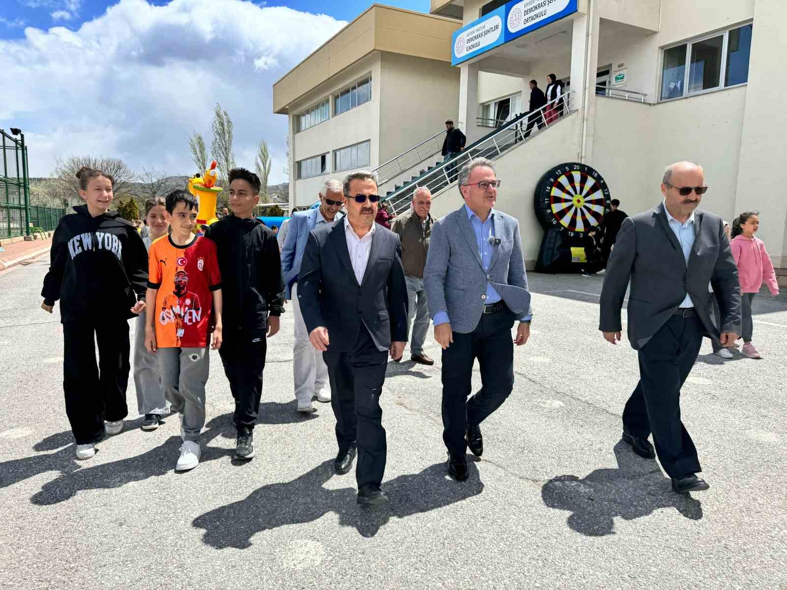 Başkan Özdoğan: "Söz verdik, çocuklarımızı bayram coşkusuyla buluşturduk"