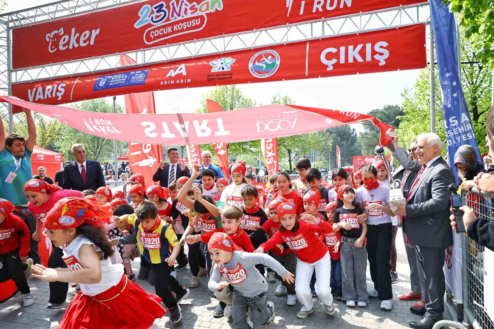 Binlerce çocuk 23 Nisan coşkusuyla koştu