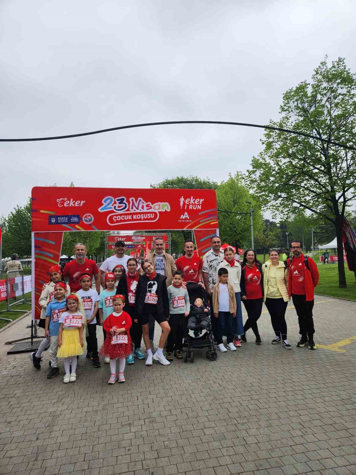 Binlerce &ccedil;ocuk 23 Nisan coşkusuyla koştu
