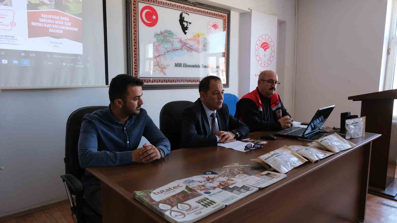 Erzincan&rsquo;da feromon yayıcı kaps&uuml;l dağıtıldı
