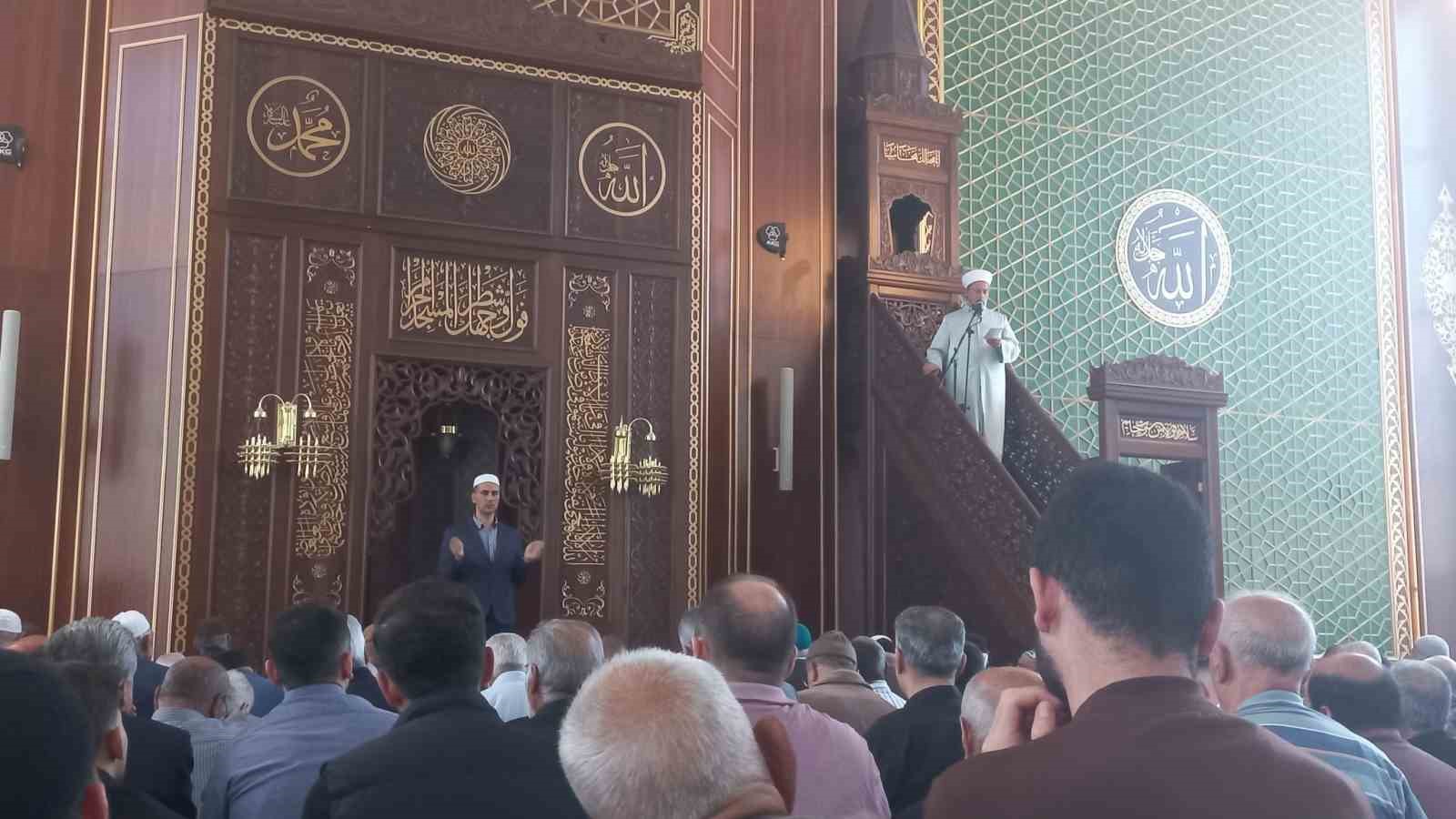 Karagözlüler Cami’deki bu uygulama takdir topluyor