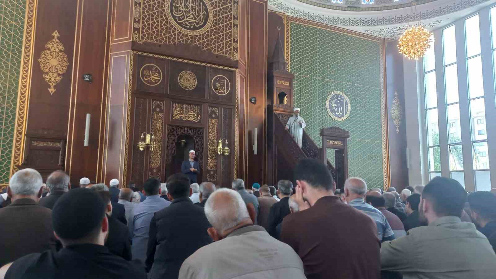 Karagözlüler Cami’deki bu uygulama takdir topluyor