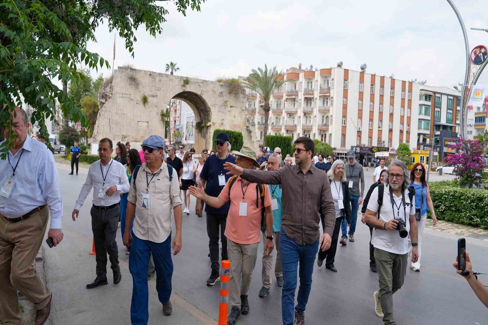 FIJET üyeleri Tarsus’ta sanat ve tarihi keşfetti