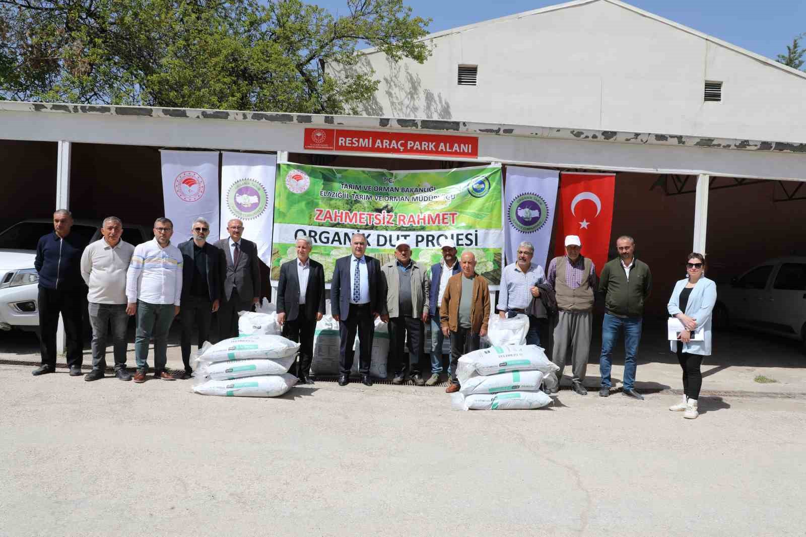 Elazığ’da üreticilere 2,5 ton gübre dağıtıldı
