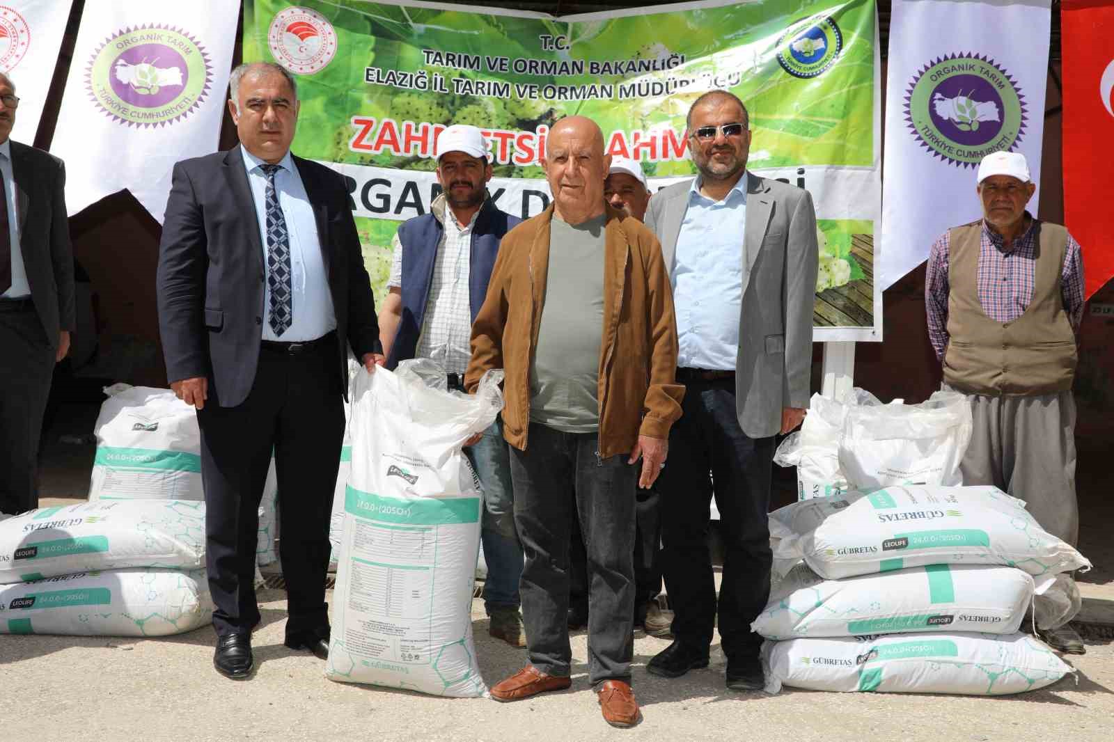 Elazığ’da üreticilere 2,5 ton gübre dağıtıldı
