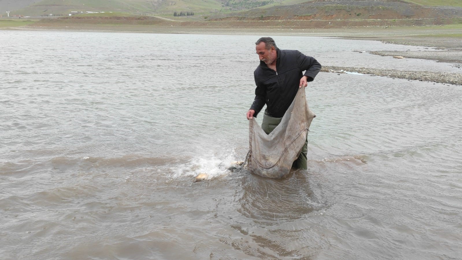 Elazığ’da 2 bin 500 metre ağ ve 500 kilo balık ele geçirildi