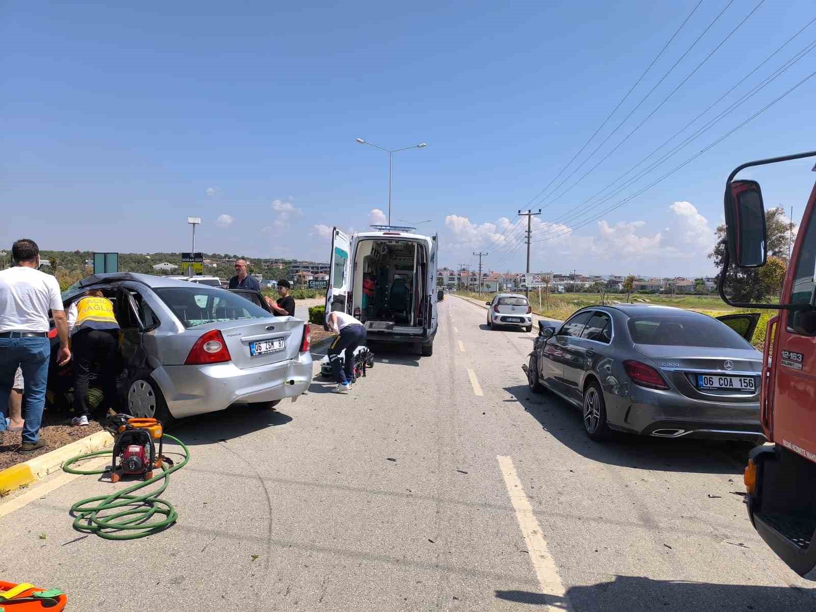 Ayvalık’ta trafik iki otomobil çarpıştı; 1 yaralı