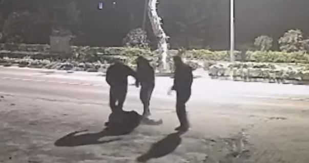 Husumetli oldukları genci darbederek bı&ccedil;aklayan 4 ş&uuml;pheli serbest bırakıldı
