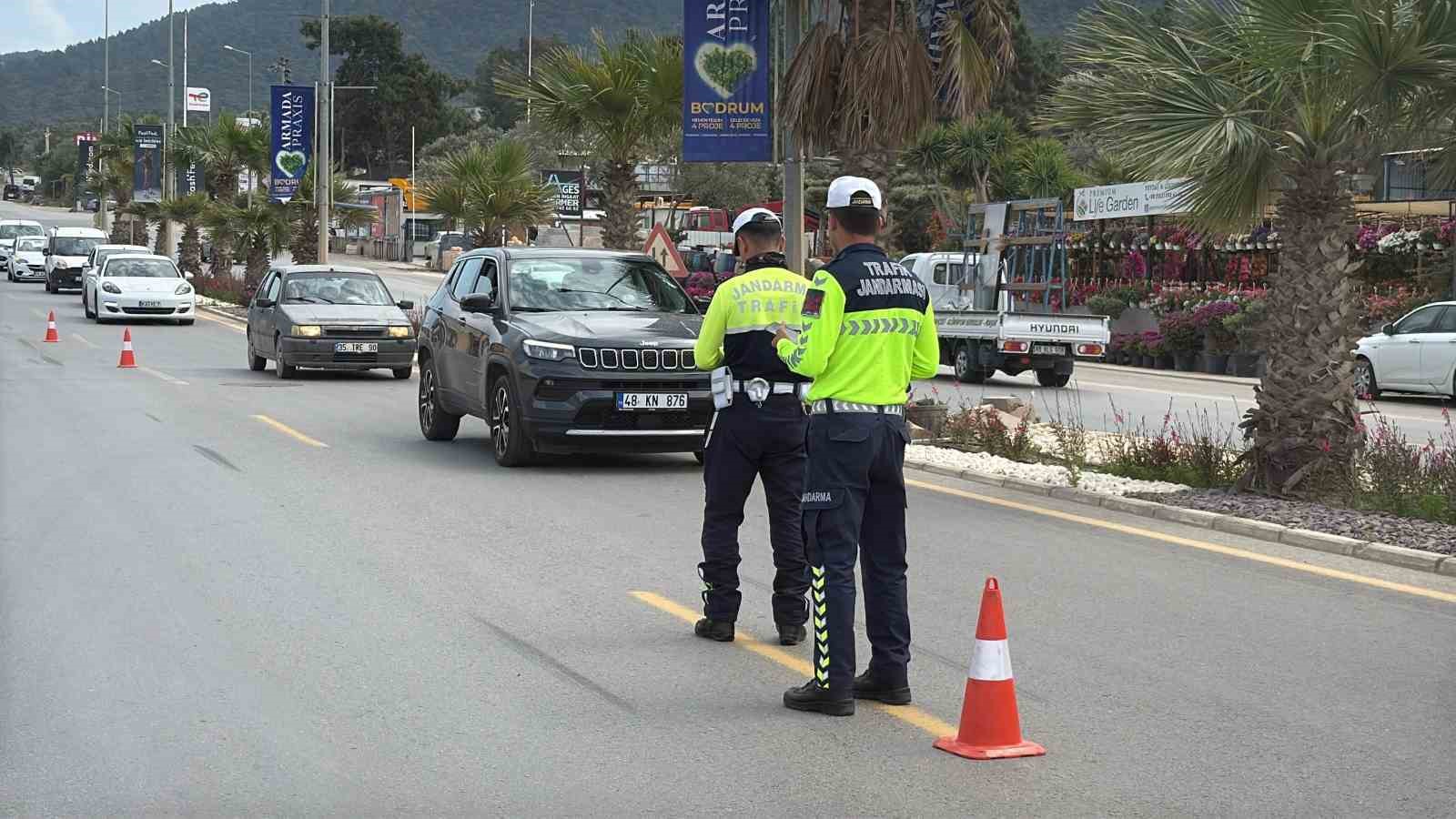Bodrum’da dronlu trafik operasyonu: "Sürücüye ceza yağdı"