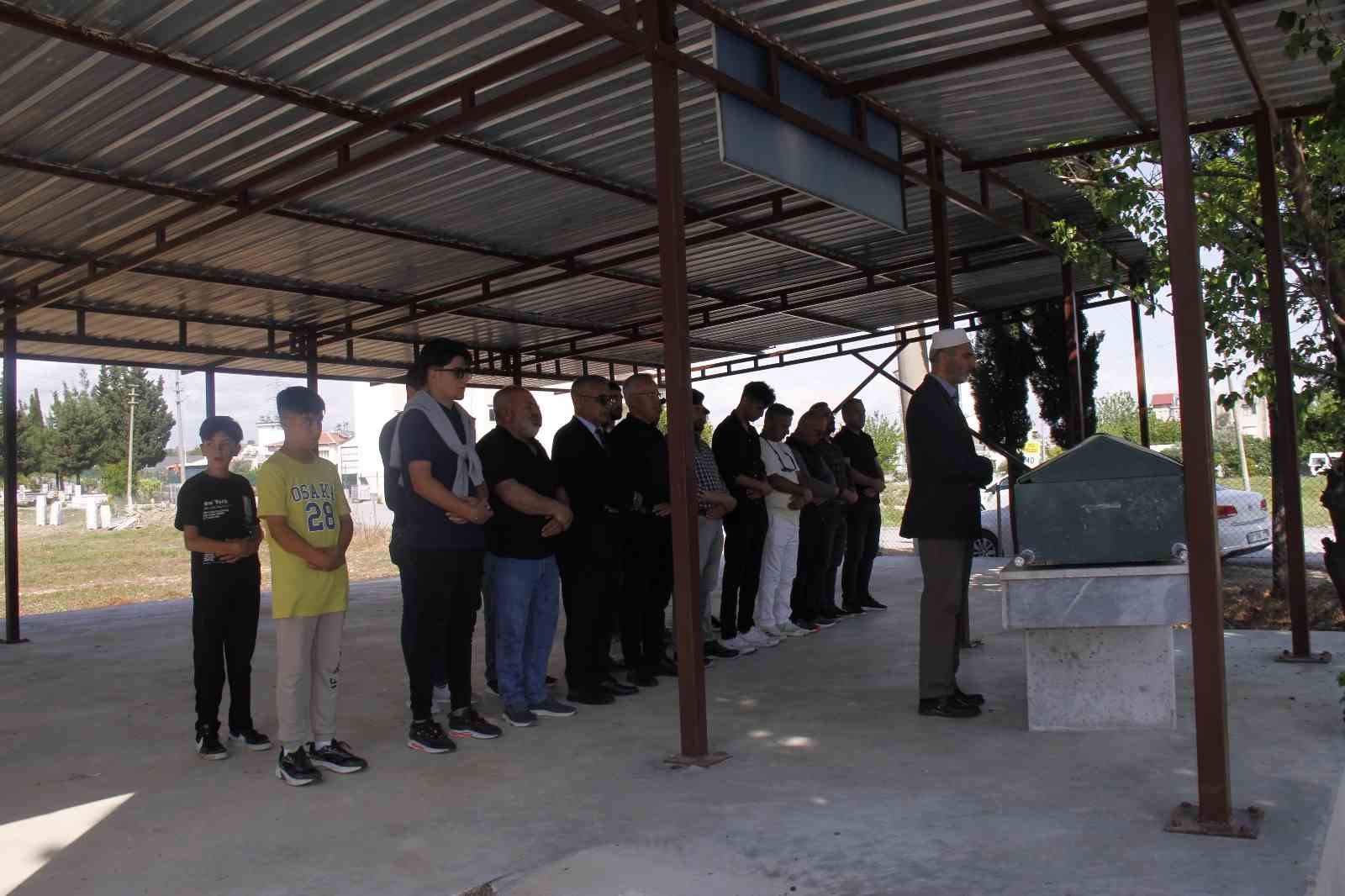 Su kanalında ölü bulunan 13 yaşındaki Sefa, gözyaşları arasında toprağa verildi