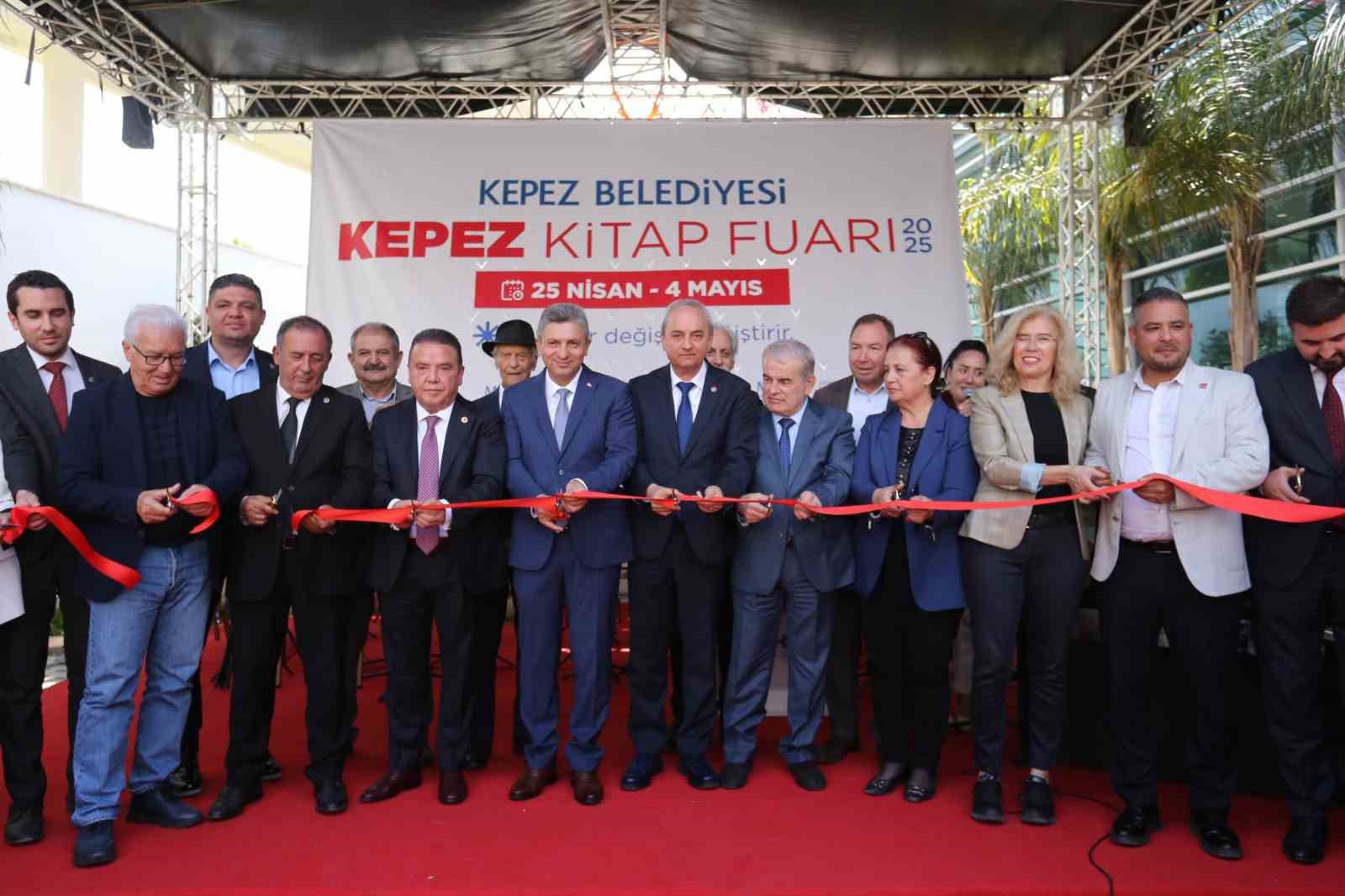 Kepez Kitap Fuarı "Sayfalar Değişir, Değiştirir" temasıyla kapılarını açtı
