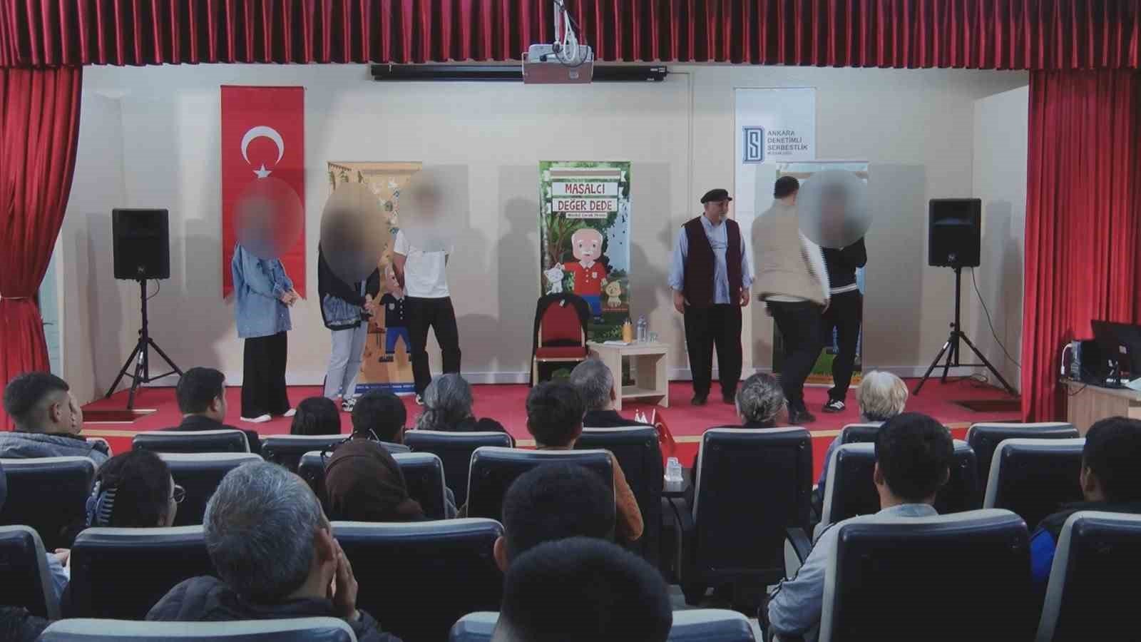 Suça sürüklenen çocuklar tiyatro ile buluştu