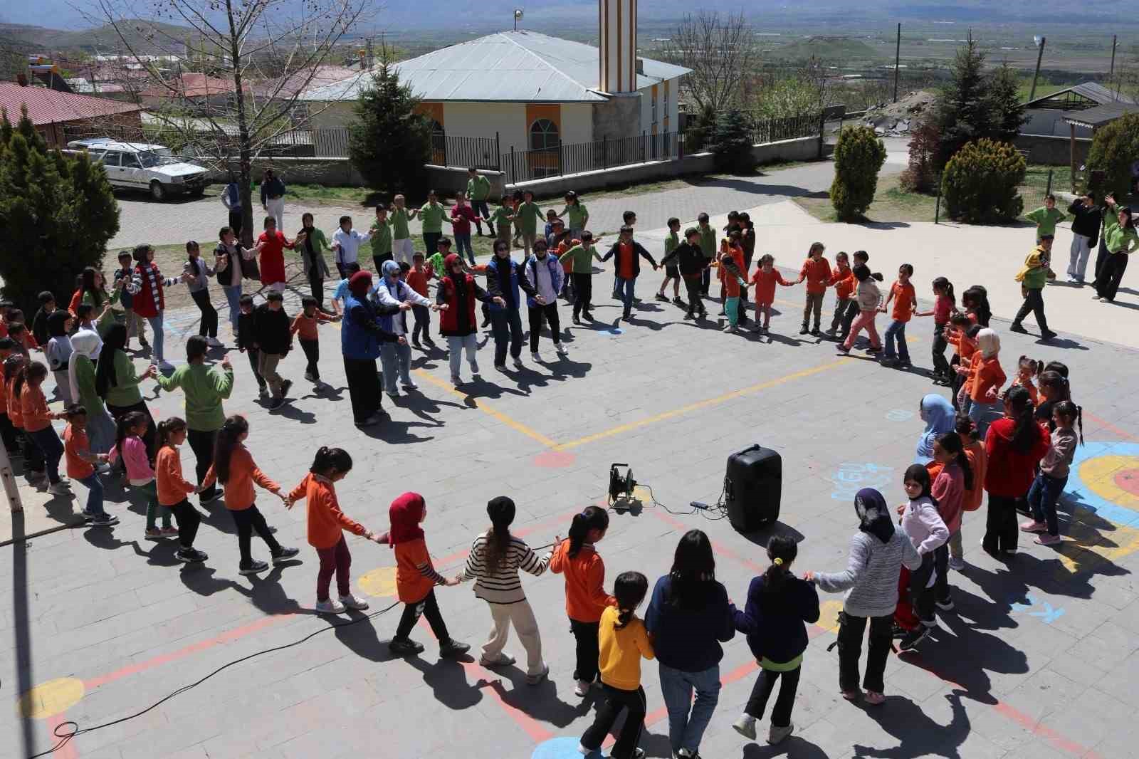 Üzümlü Gençlik Merkezi’nden bahar coşkusu
