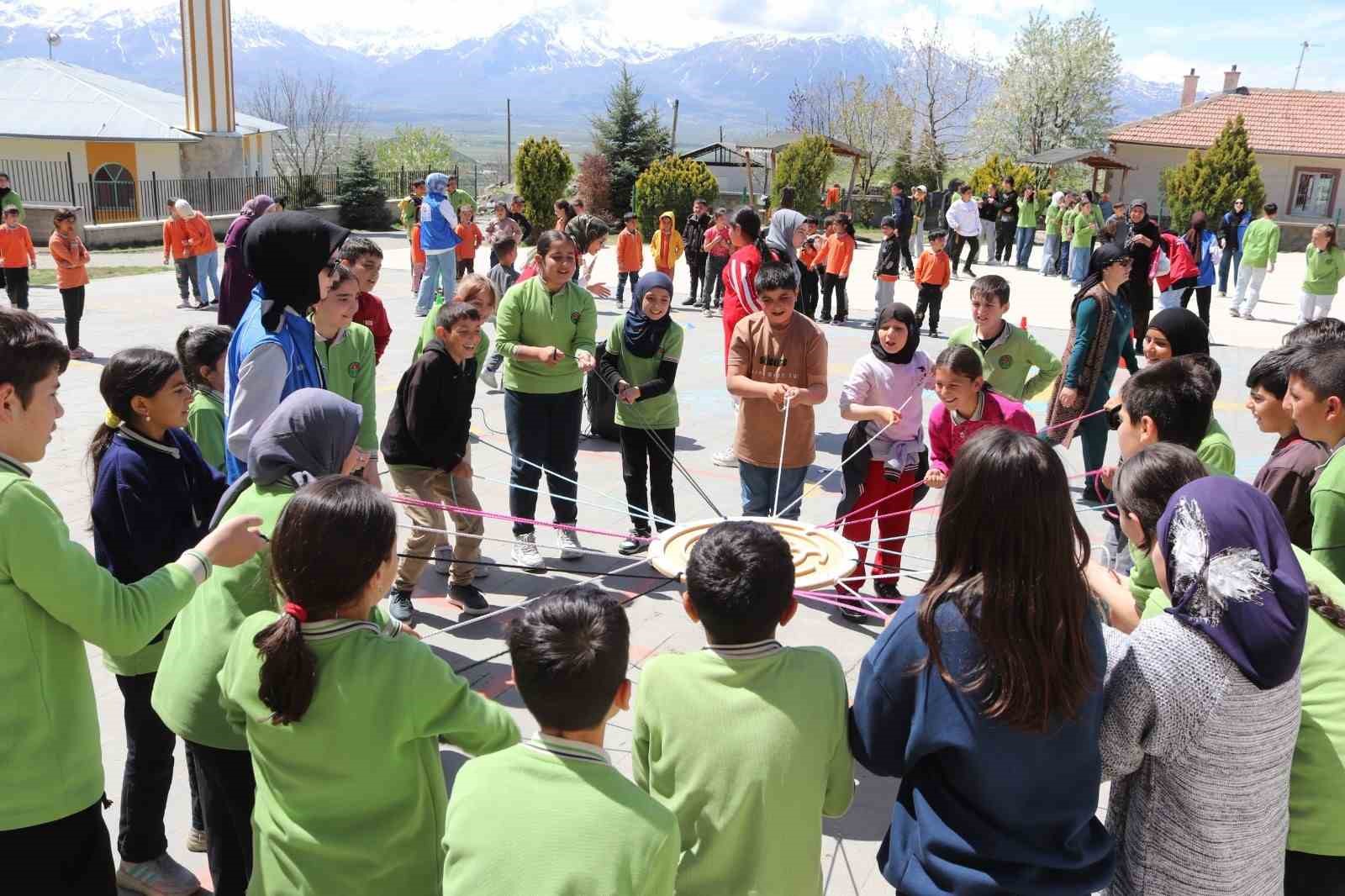 Üzümlü Gençlik Merkezi’nden bahar coşkusu