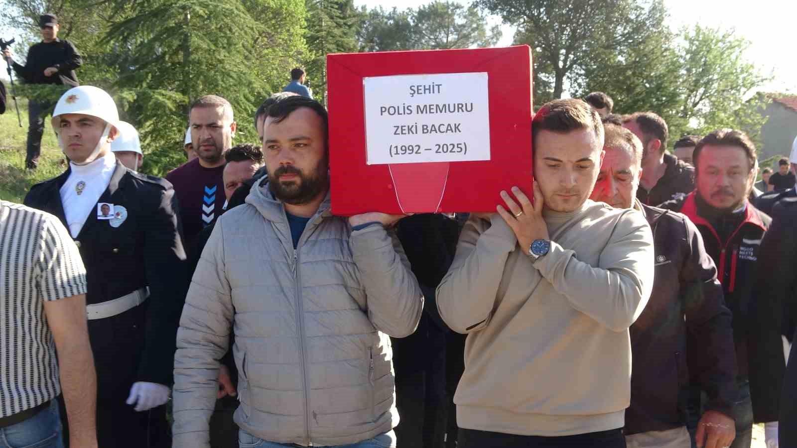 Şehit Polis Memuru Zeki Bacak, Uşak’ta son yolculuğuna uğurlandı